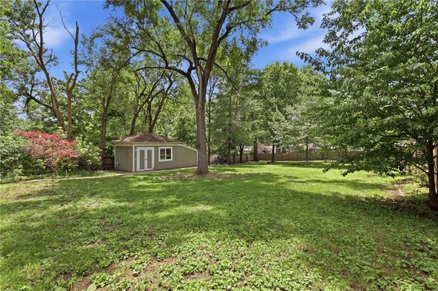 7612 Eby Avenue, Overland Park, KS 66204