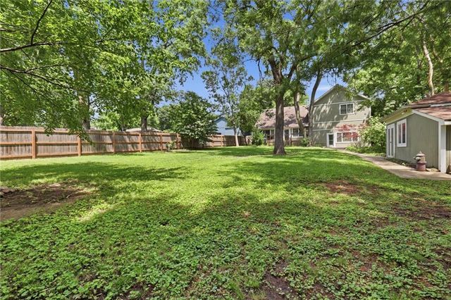 7612 Eby Avenue, Overland Park, KS 66204