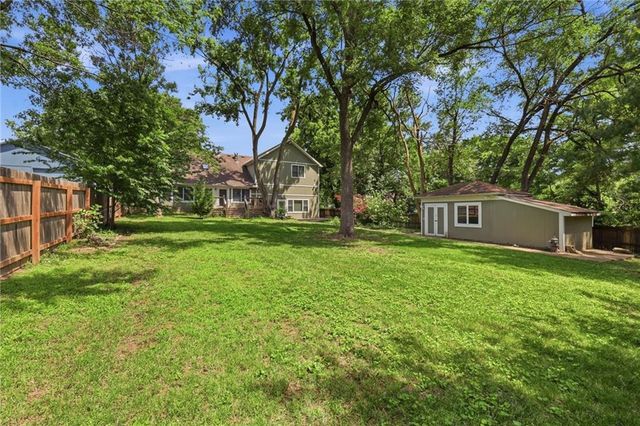 7612 Eby Avenue, Overland Park, KS 66204
