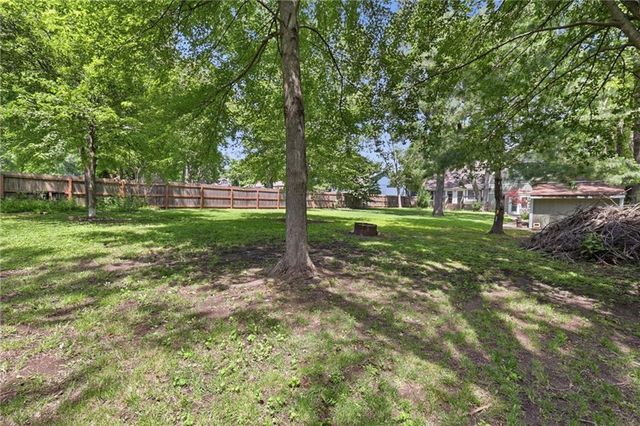 7612 Eby Avenue, Overland Park, KS 66204