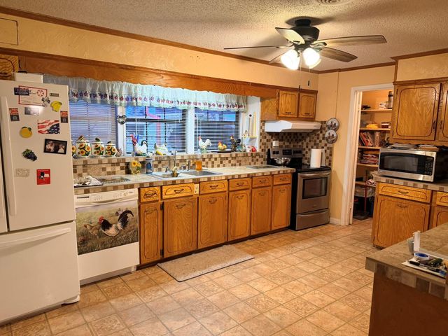 259 Lakeview Harbor, Onalaska, TX 77360