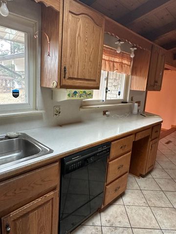 19021 MERRIMAN Road, Livonia, MI 48152