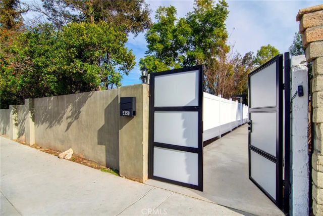 5352 Tampa Avenue, Tarzana, CA 91356