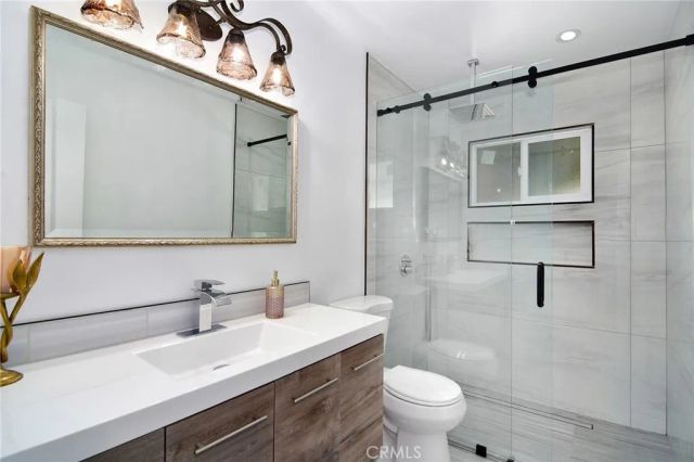 5352 Tampa Avenue, Tarzana, CA 91356