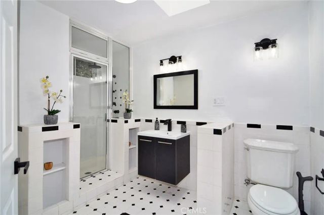 5352 Tampa Avenue, Tarzana, CA 91356