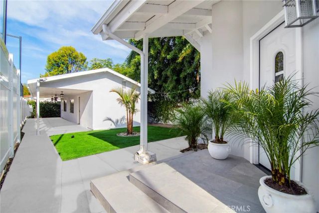 5352 Tampa Avenue, Tarzana, CA 91356