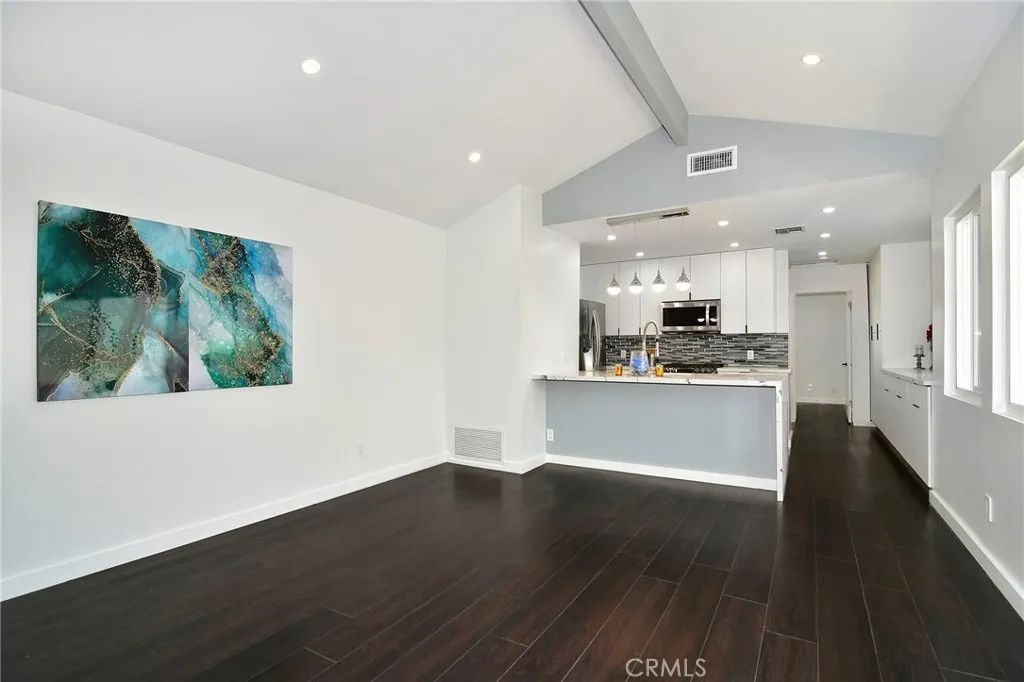 5352 Tampa Avenue, Tarzana, CA 91356