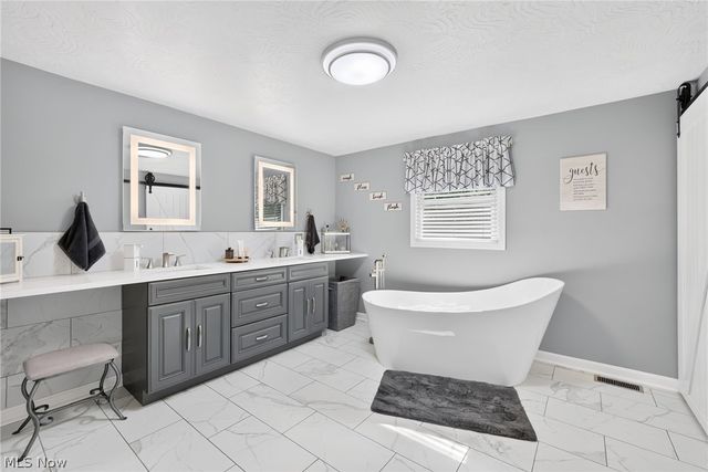 1210 Killian Road, Akron, OH 44312