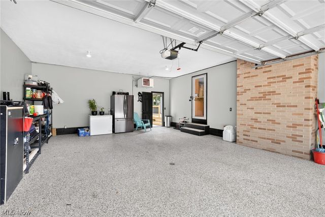 1210 Killian Road, Akron, OH 44312