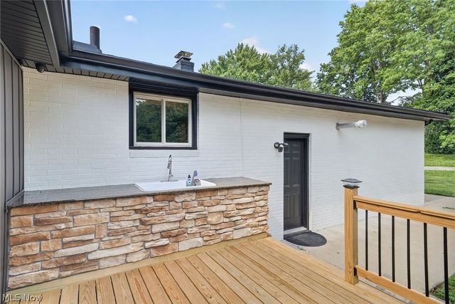 1210 Killian Road, Akron, OH 44312