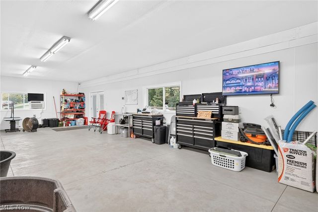 1210 Killian Road, Akron, OH 44312