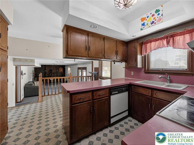 454 Spruce Lane, Lower Nazareth Twp, PA 18064