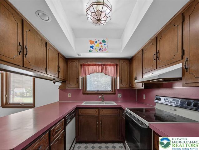 454 Spruce Lane, Lower Nazareth Twp, PA 18064