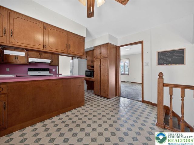 454 Spruce Lane, Lower Nazareth Twp, PA 18064