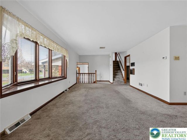 454 Spruce Lane, Lower Nazareth Twp, PA 18064