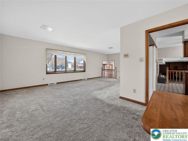 454 Spruce Lane, Lower Nazareth Twp, PA 18064