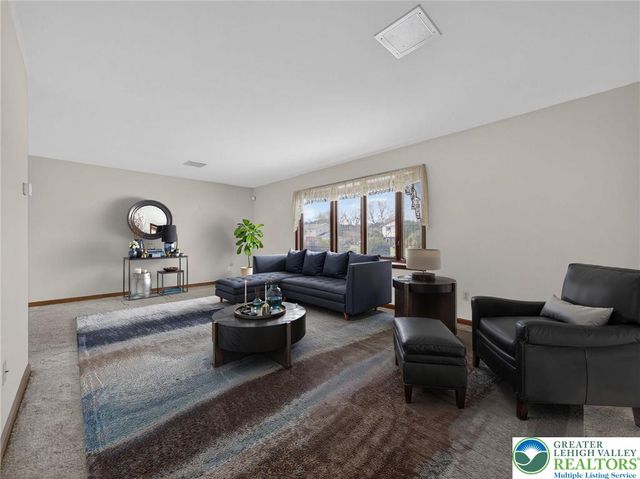 454 Spruce Lane, Lower Nazareth Twp, PA 18064