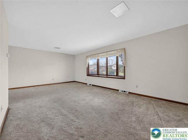 454 Spruce Lane, Lower Nazareth Twp, PA 18064