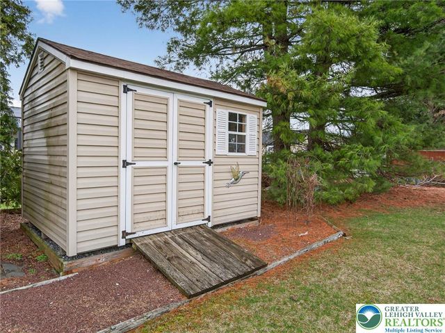 454 Spruce Lane, Lower Nazareth Twp, PA 18064