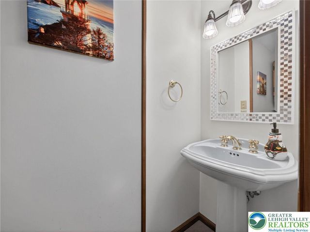 454 Spruce Lane, Lower Nazareth Twp, PA 18064