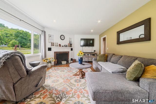 15 Evergreen Drive, Southbury, CT 06488