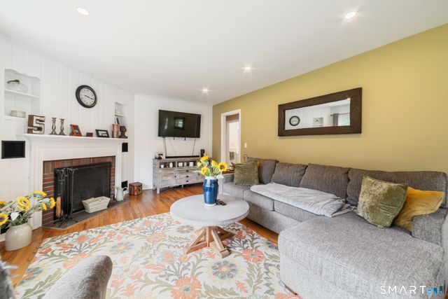 15 Evergreen Drive, Southbury, CT 06488