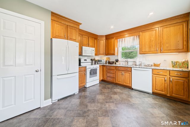 15 Evergreen Drive, Southbury, CT 06488