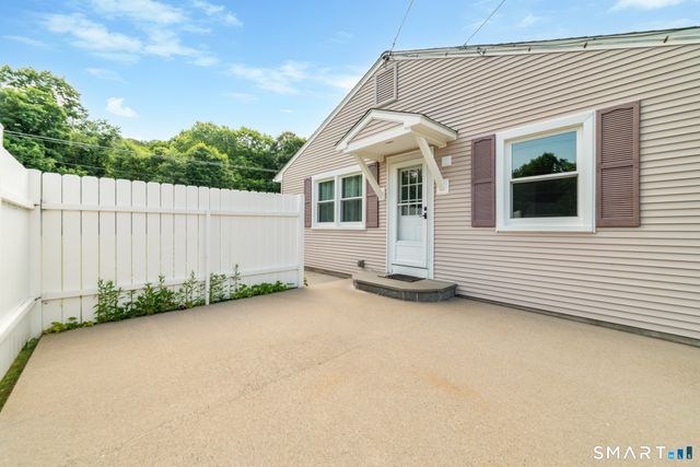 15 Evergreen Drive, Southbury, CT 06488