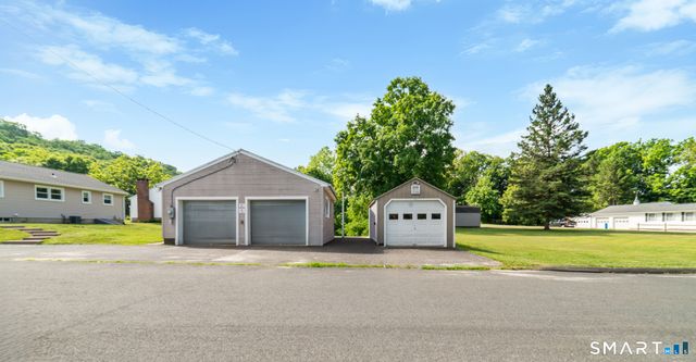 15 Evergreen Drive, Southbury, CT 06488