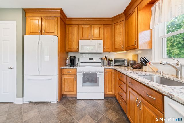 15 Evergreen Drive, Southbury, CT 06488