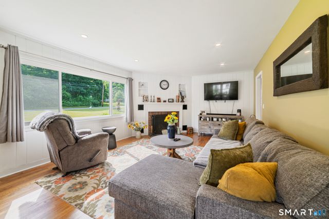 15 Evergreen Drive, Southbury, CT 06488