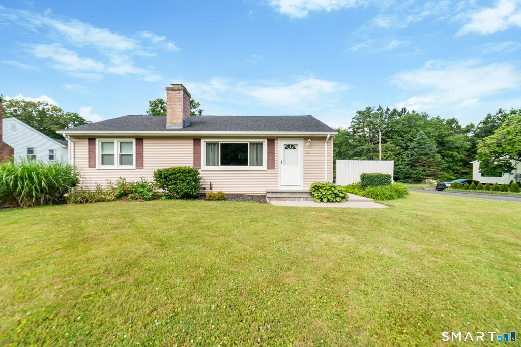 15 Evergreen Drive, Southbury, CT 06488