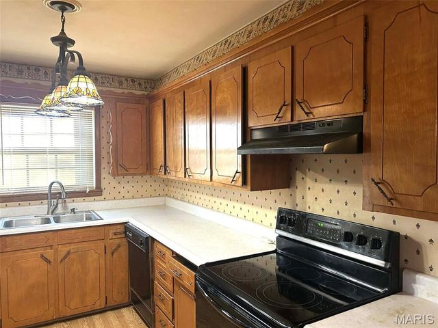 402 N Louise Avenue, St James, MO 65559