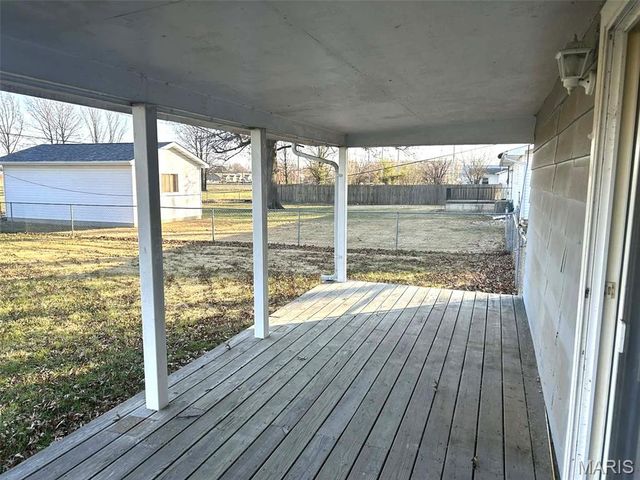 402 N Louise Avenue, St James, MO 65559