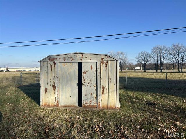 402 N Louise Avenue, St James, MO 65559