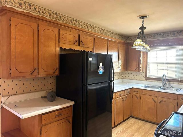 402 N Louise Avenue, St James, MO 65559