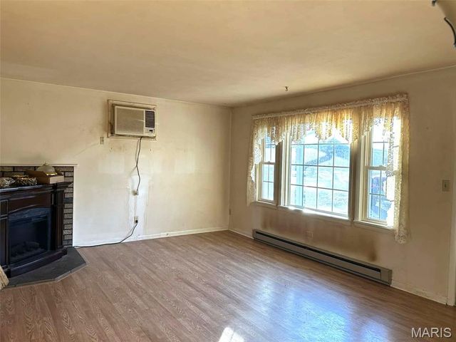 402 N Louise Avenue, St James, MO 65559