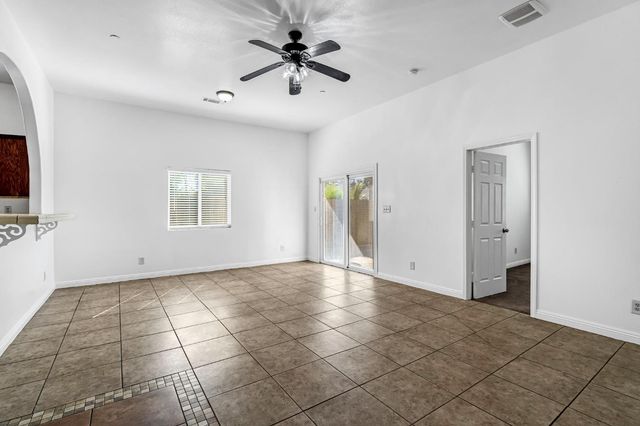 4863 N Doon Way, Fresno, CA 93726