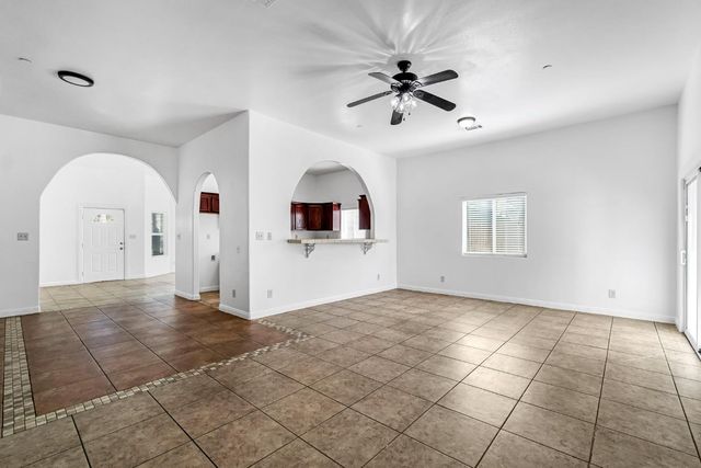 4863 N Doon Way, Fresno, CA 93726