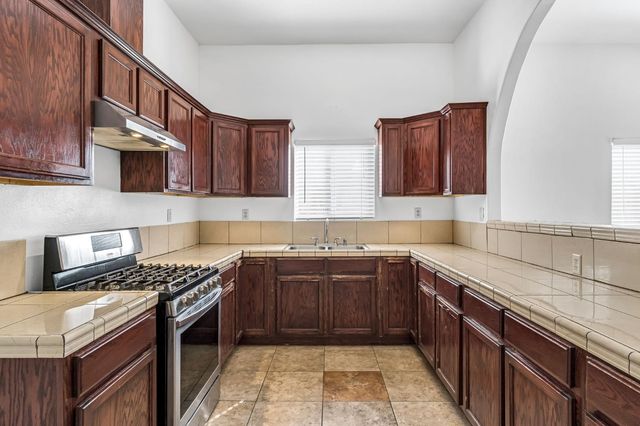 4863 N Doon Way, Fresno, CA 93726