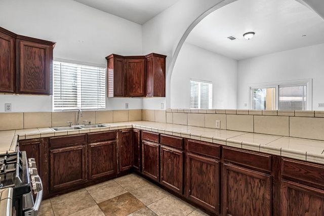 4863 N Doon Way, Fresno, CA 93726