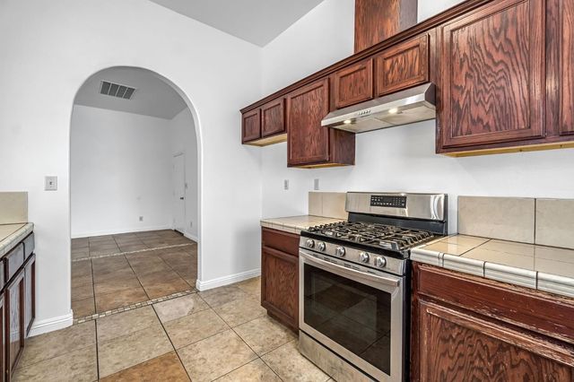 4863 N Doon Way, Fresno, CA 93726