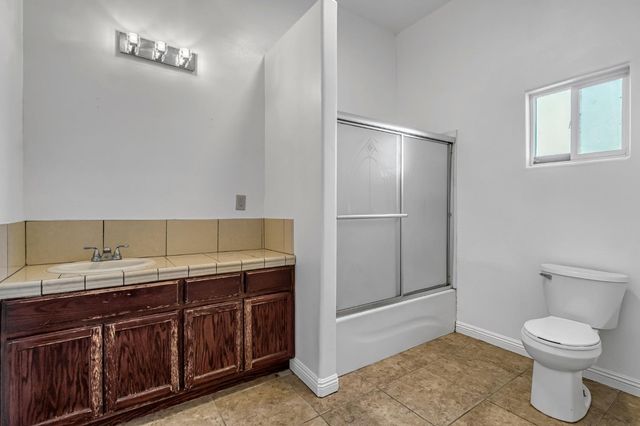 4863 N Doon Way, Fresno, CA 93726