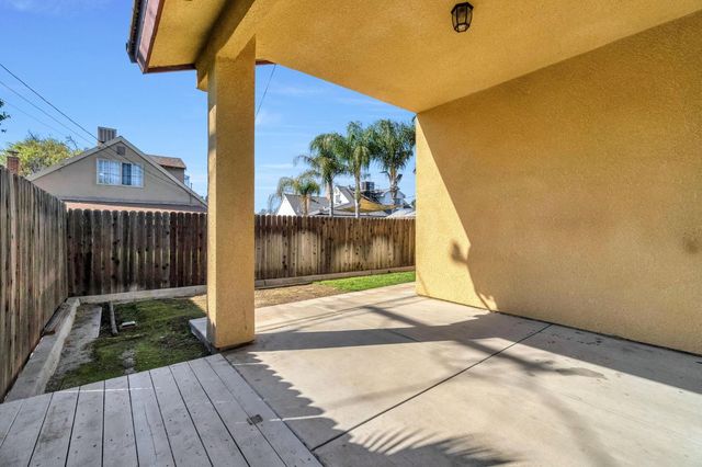 4863 N Doon Way, Fresno, CA 93726