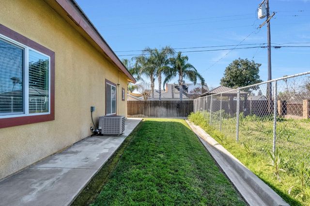 4863 N Doon Way, Fresno, CA 93726