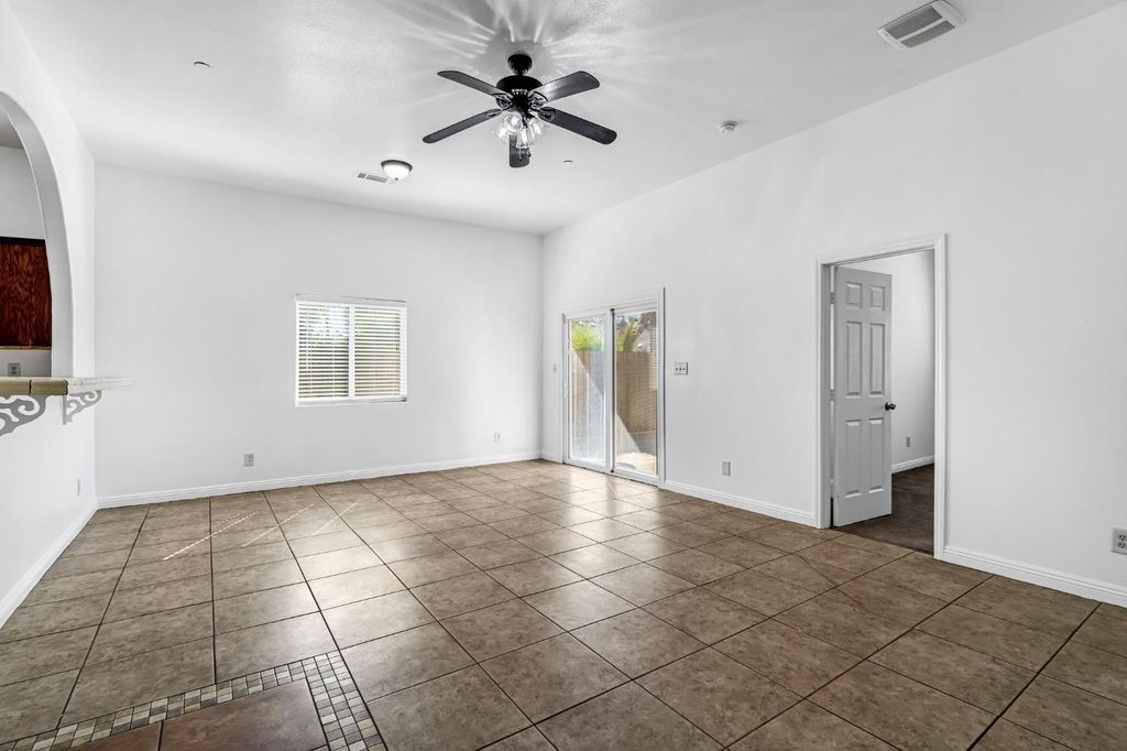 Image 10 of property listing at 4863 N Doon Way, Fresno, CA 93726
