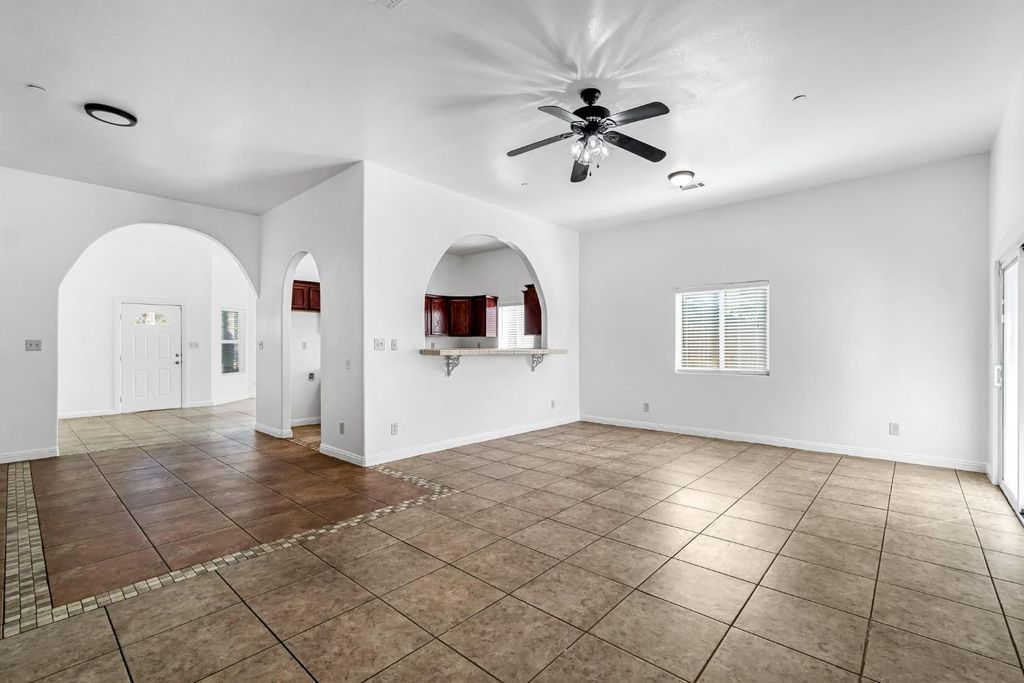 Image 11 of property listing at 4863 N Doon Way, Fresno, CA 93726