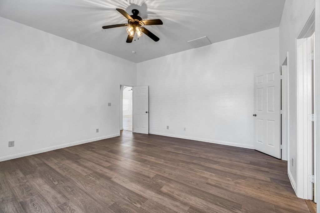 Image 21 of property listing at 4863 N Doon Way, Fresno, CA 93726
