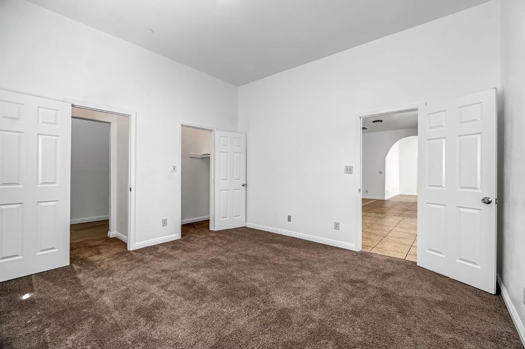 Image 25 of property listing at 4863 N Doon Way, Fresno, CA 93726