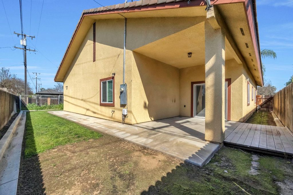 Image 27 of property listing at 4863 N Doon Way, Fresno, CA 93726